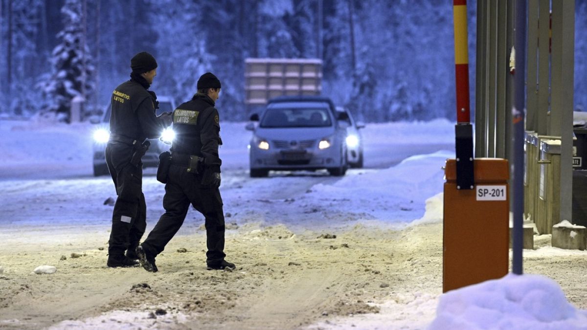 Finlandiya, Rusya'dan gelen göçmenlerin sınırda reddedilmesine izin veren yasayı onayladı