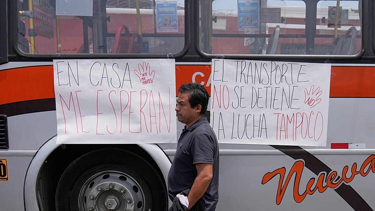 Peru’da yolcu otobüsü uçuruma yuvarlandı: 37 ölü