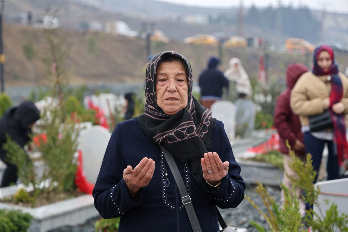 Depremde gelini ve 3 torununu kaybetti: "1 yıllık bina 3 saniyede mi çöküyor?" - görsel 3