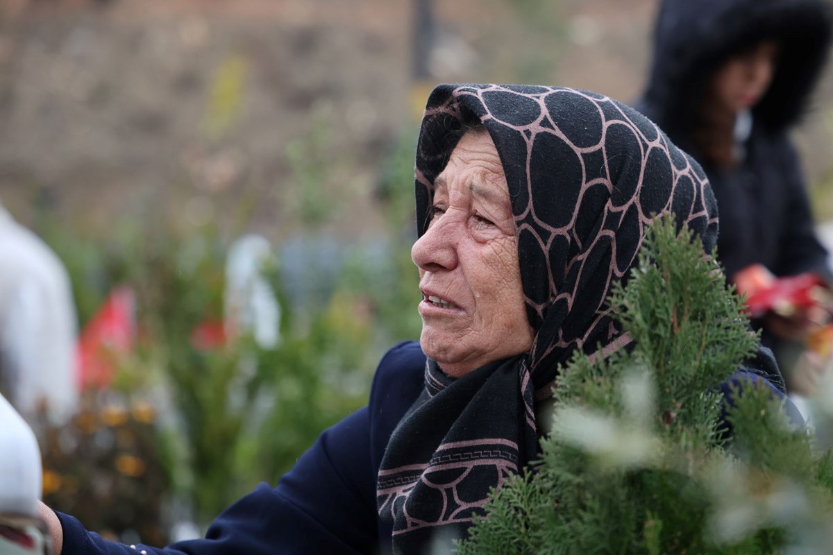 Depremde gelini ve 3 torununu kaybetti: "1 yıllık bina 3 saniyede mi çöküyor?" - görsel 4