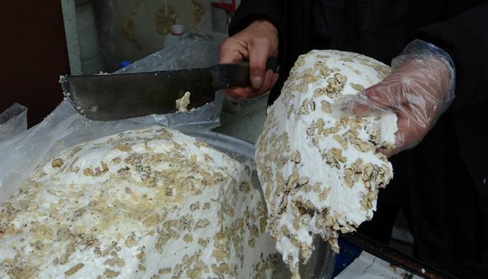 İçinde hiçbir şey yok - buna "enerji depolama" deniyor! Kışın ekmek gibi tükettiğinizde içinizi ısıtıyor.