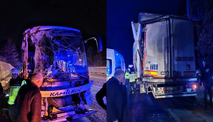 Yolcu otobüsü Mersin'deki kamyona çarptı! Birçok yaralı var