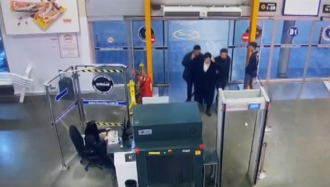 Eyupultan'da Aile Katliamı: Tutuklama anı güvenlik kamerasında