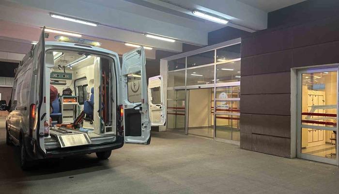 Çöp atma meselesi iki esnaf arasında döner bıçaklı kavgaya dönüştü: 1 yaralı