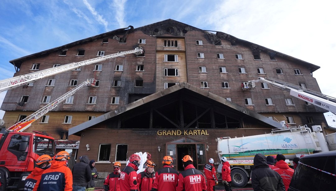 NTV otel yangınını canlı değerlendirdi: "Bu malzemelerle üzerini örterseniz yangına gelin deyin" - Son Dakika Türkiye Haberleri