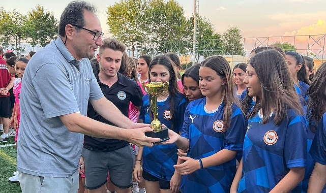 İzmirli futbolcu kızlar geleceğe umut oldu - SPORT