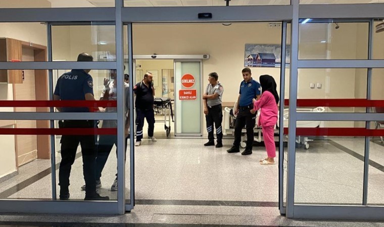 Üst geçitten atlayarak intihar etmek istedi!  - Türkiye'den son dakika haberleri