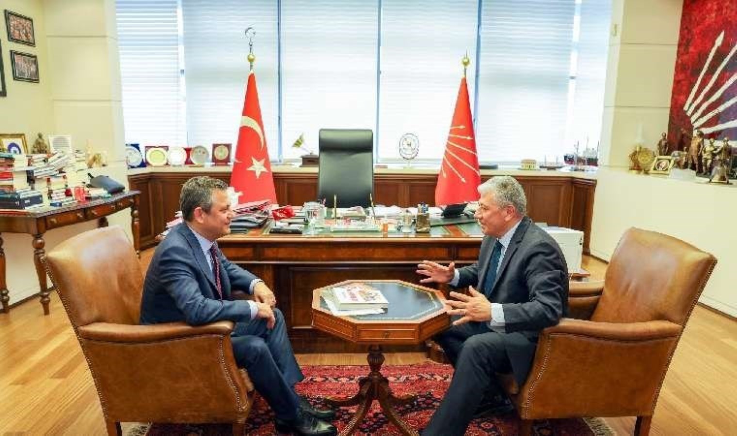 Özgür Özel, CHP genel merkezinde yazarımız Mustafa Balbay'ın sorularını yanıtladı: - Son Dakika Türkiye, Siyaset Haberleri