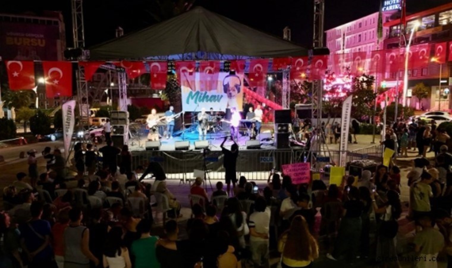 Sokak hayvanları için konser düzenlediler - Son Dakika Türkiye Haberleri