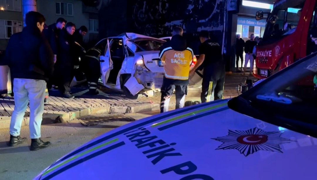 Kontrolü kaybeden otomobil korkulukta asılı kaldı: 1 ölü - Son Dakika Türkiye Haberleri