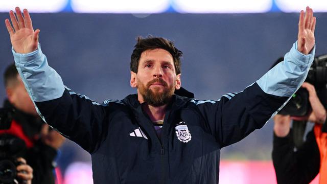 Barcelona ve Dünya Futbolunun Sembolü Lionel Messi, Milli Takıma Veda Etti