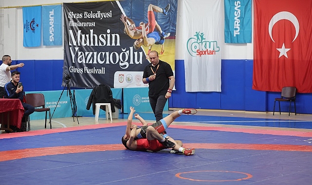 Sivas Belediyesi öncülüğünde düzenlenen "Muhsin Yazıcıoğlu Uluslararası Güreş Festivali" başladı - SPORT