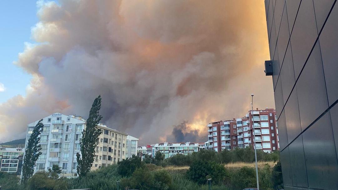 Çanakkale'de korku dolu anlar! İtfaiye aracı alevlerde kaldı, sürücü son anda kuruldu 2