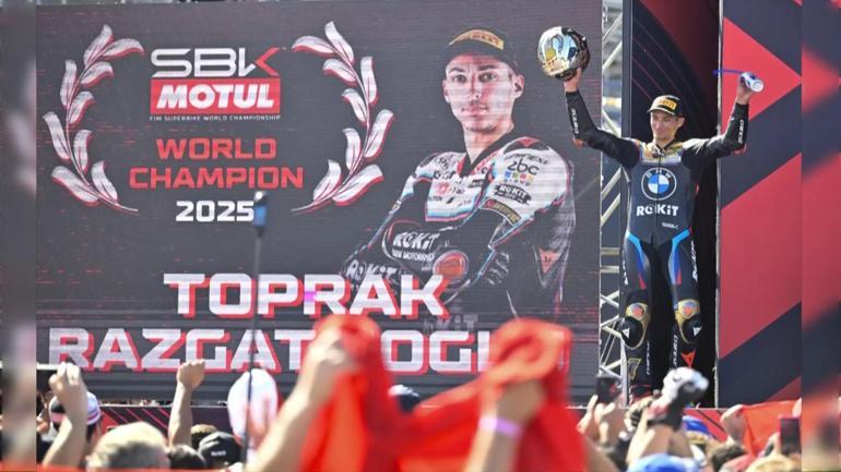 CNN TÜRK'te Dünya Şampiyonu: “21 defa İstiklal Marşı'nı dinlettik” | Milli motosikletçi Razgatlıoğlu üçüncü kez nasıl şampiyon oldu?