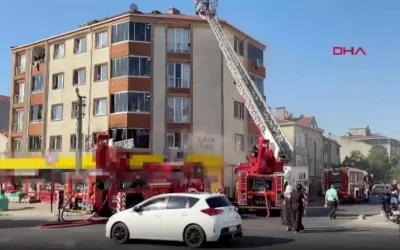 Tekirdağ Çorlu'da 4 Katlı Binada Meydana Gelen Yangın Panik Yarattı